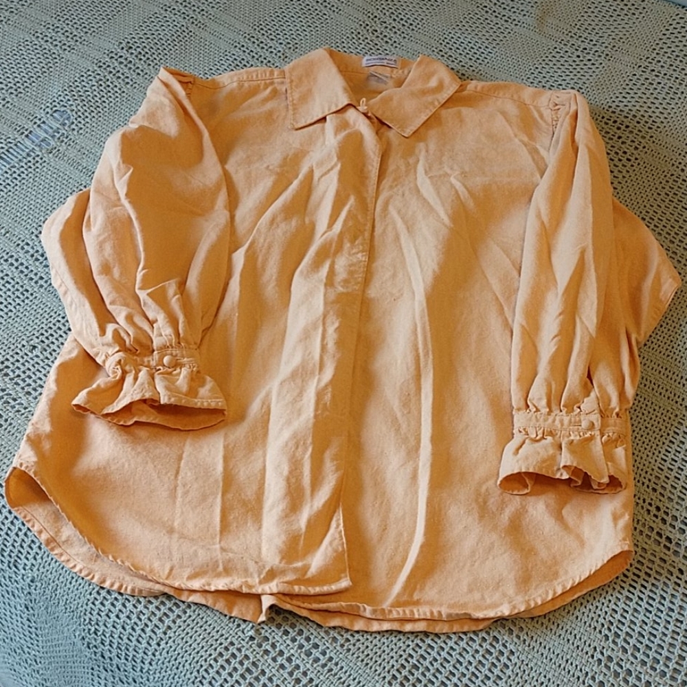 Sostanza harvest gold peasant/poet blouse.